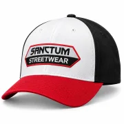 Sanctum Streetwear  Sanctum Streetwear Flexfit Cap    Das moderne Flexfit Cap im dreifarbigen Style zeichnet sich mit vorgebogenem Visor und integriertem Gummiband für den richtigen Halt am Kopf aus.  Die Farben schwarz, weiß und rot sind passend zum eingestickten Sanctum Streetwear Logo und verleihen dem Cap dadurch die besondere Optik.    Material: 63% Polyester, 34%Baumwolle, 3% Elasthan