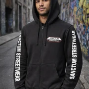 Sanctum Streetwear  Hooded Jacket - black   Klassische Sweatjacke mit Kapuze  Sweat-Qualität mit angerauter Innenseite  Doppellagige Kapuze mit Kordelzug  zwei Einschubtaschen  Neecktape  Bündchen mit Elasthan  Farbe: black  Material: 80% Baumwolle, 20% Polyester Oberstoff ( 280g/ m²)