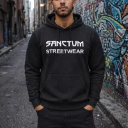 Sanctum Streetwear  Hoodie Frameless - black  Klassischer Kapuzensweater  Sweat-Qualität mit angerauter Innenseite  Doppellagige Kapuze mit Kordelzug  Necktape  Bündchen mit Elasthan    Material: 80% Baumwolle, 20% Polyester  Oberstoff ( 280g/ m²) 