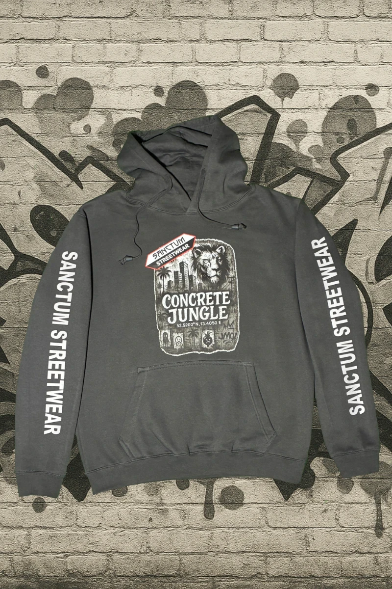 Dunkel grauer Hoodie mit Sanctum Streetwear Concrete Jungle Pic auf der Brust und auf den Ärmeln den Schriftzug SANCTUM STREETWEAR