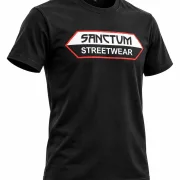 Sanctum Streetwear  Oversized T-Shirt - black  Das Oversized Shirt ist mehr als nur ein Basic - es ist ein Statement.  Locker geschnittener Oversized Fit für maximale Bewegungsfreiheit.  Das große Brustlogo bringt den urbanen Streetstyle auf den Punkt.    Rundhalsausschnitt    Material: 100% Baumwolle  Oberstoff ( 240g/ m²) 
