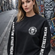 Sanctum Streetwear  Sweatshirt Skull MC - black   Rundhals-Sweatshirt  Sweat-Qualität mit angerauter Innenseite  Necktape  Bündchen mit Elasthan    Material: 80% Baumwolle, 20% Polyester Oberstoff ( 280g/ m²) 