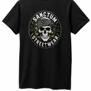 Sanctum Streetwear  T-Shirt Camo Skull - black  Dieses Rundhals T-Shirt überzeugt durch seinen zeitlosen Schnitt und dem hohen Tragekomfort.    Klassischer Rundhalsausschnitt  Single Jersey    Material: 100% Baumwolle  Oberstoff ( 180g/ m²)