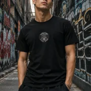 Sanctum Streetwear  T-Shirt Camo Skull - black  Dieses Rundhals T-Shirt überzeugt durch seinen zeitlosen Schnitt und dem hohen Tragekomfort.    Klassischer Rundhalsausschnitt  Single Jersey    Material: 100% Baumwolle  Oberstoff ( 180g/ m²)
