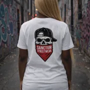 Sanctum Streetwear  T-Shirt Bandana Skull - white  Dieses Rundhals T-Shirt überzeugt durch seinen zeitlosen Schnitt und dem hohen Tragekomfort.    Klassischer Rundhalsausschnitt  Single Jersey    Material: 100% Baumwolle  Oberstoff ( 180g/ m²)