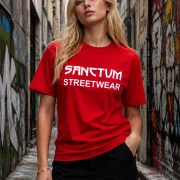 Sanctum Streetwear  T-Shirt Frameless - red  Dieses Rundhals T-Shirt überzeugt durch seinen zeitlosen Schnitt und dem hohen Tragekomfort.    Klassischer Rundhalsausschnitt  Single Jersey    Material: 100% Baumwolle  Oberstoff ( 180g/ m²)