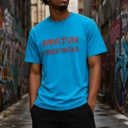Sanctum Streetwear  T-Shirt Frameless - turquoise  Dieses Rundhals T-Shirt überzeugt durch seinen zeitlosen Schnitt und dem hohen Tragekomfort.    Klassischer Rundhalsausschnitt  Single Jersey    Material: 100% Baumwolle  Oberstoff ( 180g/ m²)